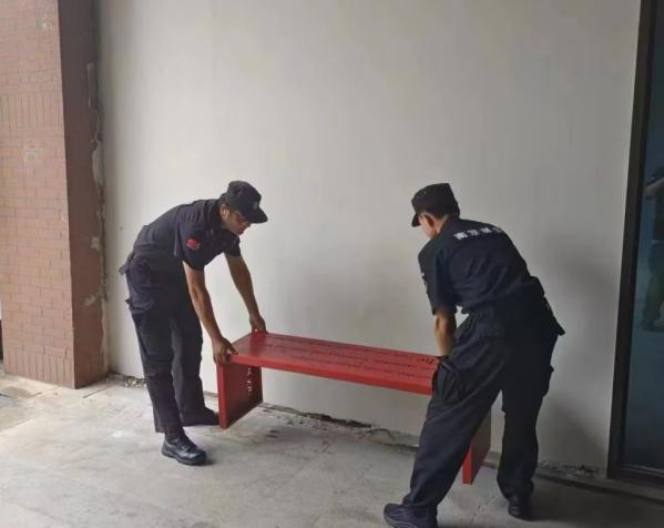 C:/Users/BA/Desktop/風(fēng)雨過后南京保安迅速行動，恢復(fù)安“寧”面貌/6.jpg6