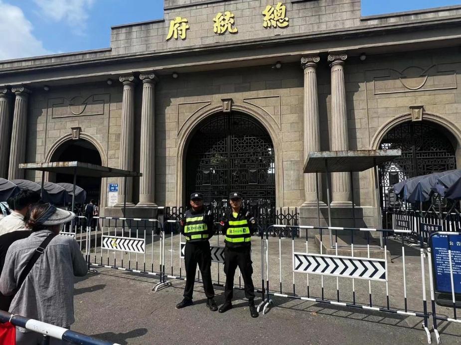 C:/Users/Administrator/Desktop/臺風“貝碧嘉”來襲，南京保安積極應對，“守”護萬家團圓！/7.jpg7